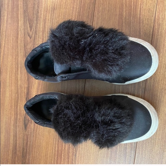 Pom Pom Sneakers, 7.5 medium,EXCELLENT condition - Picture 2 of 5